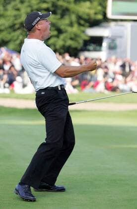 Niclas Fasth (Schweden) jubelt Golf Herren Deutsche Bank Players Championship of Europe 2005, Open, Golfen, PGA European Tour, Player s Einzelbild Gut Kaden Hamburg Freude, Begeisterung