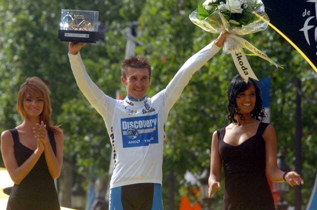 Yaroslav Popovych (Ukraine Discovery Channel) steht als bester Jungprofi der Tour auf dem Podium -  Radsport Herren Tour de France 2005, ProTour, Straßenradsport, Straße, Rad Einzelbild Paris Freude,