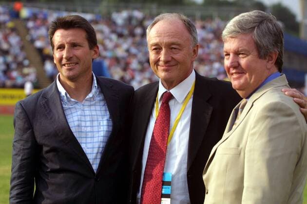 Olympia Bewerbungschef Sebastian Coe (li.), Keith Mills, Geschäftsführer London 2012 (re.) und Londons Bürgermeister Ken Livingstone (alle Großbritannien) zu Gast beim Super Grand Prix Meeting in London -  Leichtathletik Herren Super Grand Prix Meeting 2005, Sportfest, Leichtathletikmeeting Gruppe Politik, Politiker, Mayor, people London