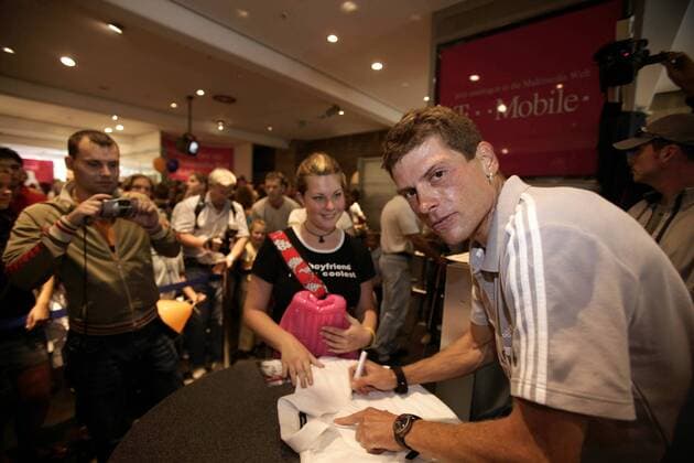 Jan Ullrich (Deutschland T Mobile) bei einer Autogrammstunde im Rahmen der HEW Cyclassics 2005 - so manches girl hätte ihn gerne zum boyfriend Radsport Herren HEW Cyclassics 2005, ProTour, Straßenradsport, Straße, Rad, Vdig Gruppe Hamburg