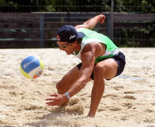 Andreas Scheupflug (Deutschland) - Ballannahme Beachvolleyball Herren Swatch FIVB World Tour 2005, Grand Slam, Worldtour, Beach Einzelbild Klagenfurt Dynamik,
