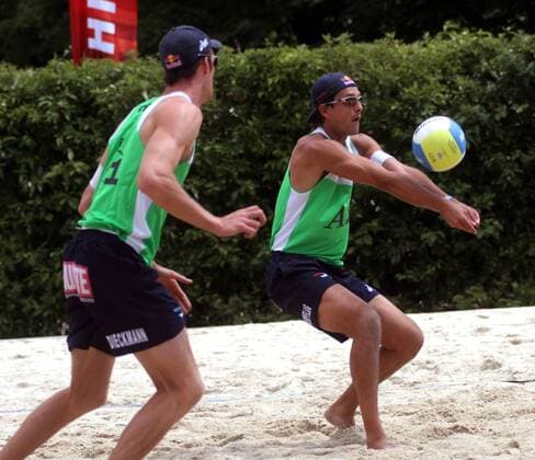 Andreas Scheuerpflug (re.) - Zuspiel auf Christoph Dieckmann (beide Deutschland) Beachvolleyball Herren Swatch FIVB World Tour 2005, Grand Slam, Worldtour, Beach Gruppe Klagenfurt
