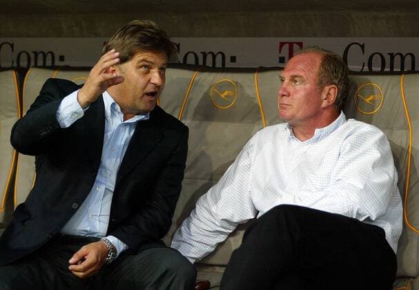 Pressesprecher Markus Hörwick (li.) und Manager Uli Hoeneß (beide Bayern) im Gespräch Fußball 1. BL Herren Saison 2005 2006, FC Bayern München Gruppe München