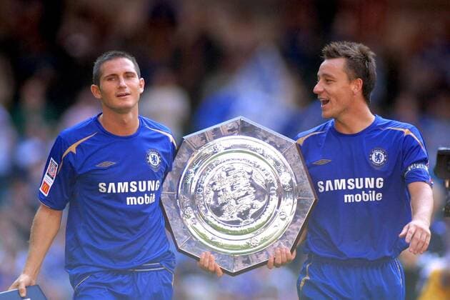 Frank Lampard (li.) und John Terry (beide Chelsea) mit dem Community Shield -  Fußball Herren Community Shield 2005 (2006), Charity, Englischer Supercup, English Premier League Gruppe Cardiff Freude,