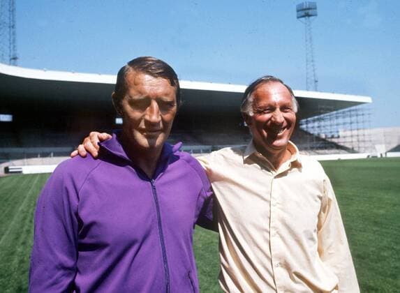 Trainer Malcolm Allison (li.) und Manager Joe Mercer (beide Manchester City) -  Fußball Herren English First Division 1970 1971, 1. Englische Liga, Manchester City Gruppe Manchester Harmonie,