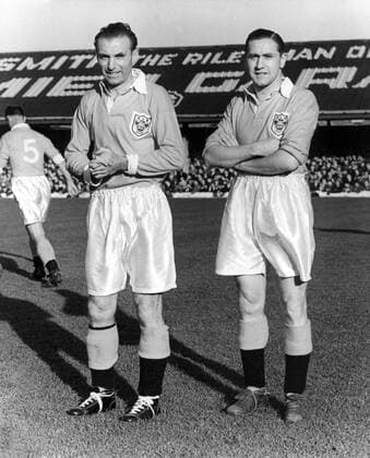 Stanley Matthews (li.) und Stanley Mortensen (beide Blackpool) -  Fußball Herren English First Division 1953 1954, 1. Englische Liga, FC Blackpool Gruppe Blackpool Harmonie,
