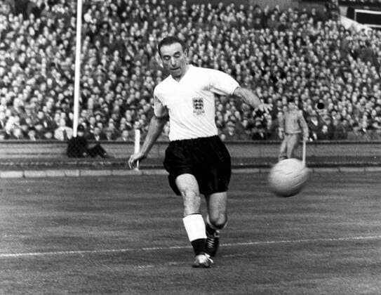 Stanley Matthews (England) zieht ab -  Fußball Länderspiel Herren Länderspiel 1954, Nationalmannschaft, Nationalteam, Nationaltrikot Einzelbild London Dynamik,