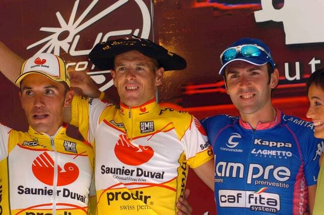 Constantino Zaballa (Mitte), Sieger der Clasica San Sebastian 2005, neben Joaquin Rodriguez Oliver (li., beide Spanien Saunier Duval Prodir) und Eddy Mazzoleni (Italien Lampre Caffita) -  Radsport Herren Clasica San Sebastian 2005, Classica, ProTour, Straßenradsport, Straße, Rad Gruppe San Sebastian Freude,
