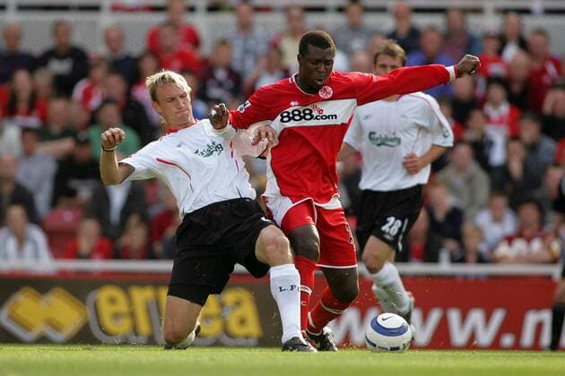 Ayegbini Yakubu (Middlesbrough, re.) gegen Sami Hyypiä (Liverpool) -  Fußball Herren English Premier League 2005 2006, 1. Englische Liga, FC Middlesbrough - FC Liverpool 0:0 Gruppe Middlesbrough Dynamik, Kampf,