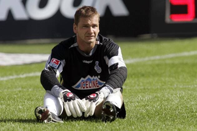 Torwart Georg Koch (Duisburg) enttäuscht am Boden Fußball 1. BL Herren Saison 2005 2006, MSV Duisburg Einzelbild Kaiserslautern Enttäuschung,