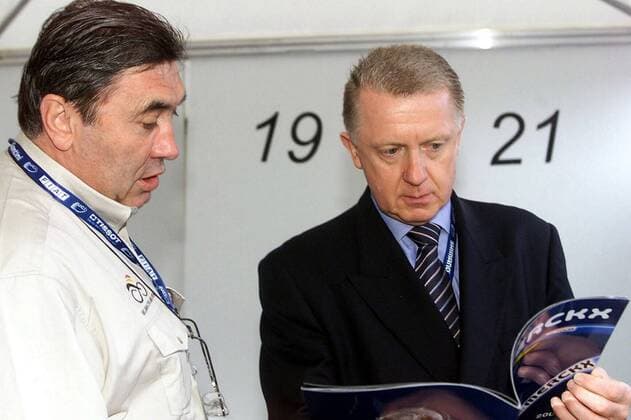 Eddy Merckx (Belgien, li.) und UCI Präsident Hein Verbruggen (Niederlande) am Rande der Weltmeisterschaft 2001 im Gespräch -  Radsport WM Herren Weltmeisterschaft 2001, Straßenradsport, Straße, Rad Gruppe Lissabon