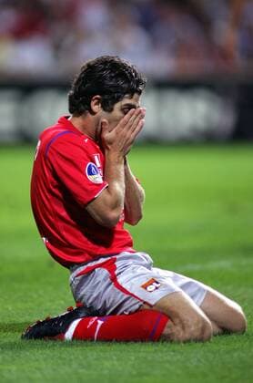 Juninho (Lyon) kniet enttäuscht am Boden Fußball Herren Ligue Une 2005 2006, 1. Französische Liga, Olympique Lyonnais, OL, Vdig Einzelbild pan10504 Marseille Enttäuschung, Verzweiflung,  