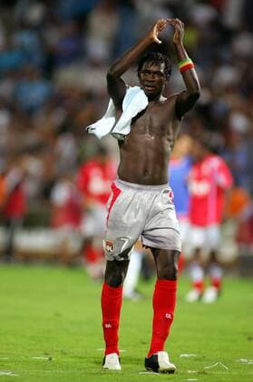 Mahamadou Diarra (Lyon) bedankt sich bei den Anhängern Fußball Herren Ligue Une 2005 2006, 1. Französische Liga, Olympique Lyonnais, OL, Vdig Einzelbild pan10504 Marseille  
