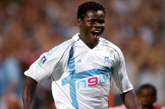 Torschütze Taye Taiwo (Marseille) jubelt Fußball Herren Ligue Une 2005 2006, 1. Französische Liga, Olympique de Marseille, OM, Vdig Einzelbild pan10504 Marseille Begeisterung, Freude,  