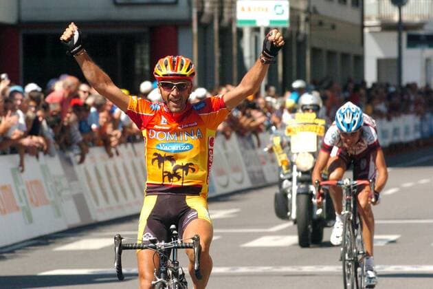Paolo Valoti (Italien Domina Vacanze) gewinnt die Coppa Agostoni 2005 - , Radsport Herren Coppa Agostoni 2005, Agostini, Straßenradsport, Rad, Straße, Einzelbild Freude,