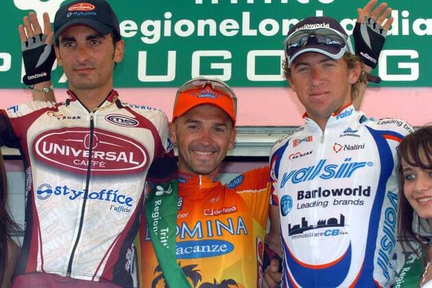 Die ersten Drei beim Coppa Agostoni 2005, v.li.: Leonardo Giordani (Italien Universal Caffe), Paolo Valoti (Italien Domina Vacanze) und Stefano Cavallari (Italien Barloworld) - , Radsport Herren Coppa Agostoni 2005, Agostini, Straßenradsport, Rad, Straße, Gruppe Freude,