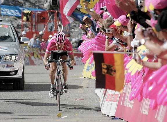Jan Ullrich (Deutschland T Mobile) wird von seinen Fans angefeuert Radsport Herren Deutschland Tour 2005, Straßenradsport, Straße, Rad, Deutschlandtour, Rundfahrt, ProTour Einzelbild 4. Etappe Kufstein - Sölden
