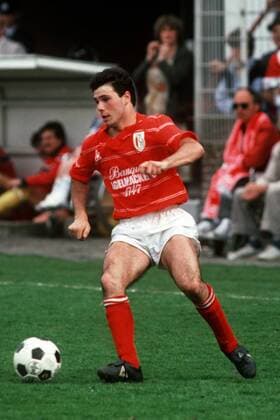 Jean Marc Bosman (Lüttich) am Ball -  Fußball Herren Premiere Division 1983 1984, 1. Belgische Liga, Standard Lüttich Einzelbild