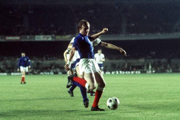 Colin Stein (Glasgow Rangers, vorn) zieht ab -  Fußball EC 2 Herren Europapokal der Pokalsieger 1971 1972, Europacup, Endspiel, Glasgow Rangers - Dynamo Moskau 3:2 Gruppe Barcelona Dynamik,