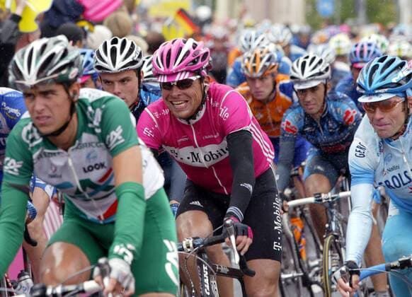Jan Ullrich (Deutschland T Mobile, Mitte) im Fahrerfeld Radsport Herren Deutschland Tour 2005, Deutschlandtour, ProTour, Straßenradsport, Straße, Rad, Rundfahrt Gruppe 6. Etappe: Friedrichshafen - Singen