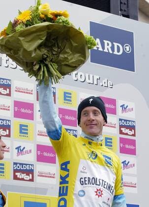 Levi Leipheimer (USA Gerolsteiner) jubelt bei der Siegerehrung im Gelben Trikot Radsport Herren Deutschland Tour 2005, Deutschlandtour, ProTour, Straßenradsport, Straße, Rad, Rundfahrt Einzelbild 6. Etappe: Friedrichshafen - Singen Freude,