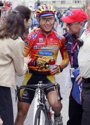 Maxim Iglinskiy (Kasachstan Domina Vacanze, Mitte), Sieger der 6. Etappe der Deutschlandtour 2005, erhält Glückwünsche Radsport Herren Deutschland Tour 2005, Deutschlandtour, ProTour, Straßenradsport, Straße, Rad, Rundfahrt Gruppe 6. Etappe: Friedrichshafen - Singen Freude,