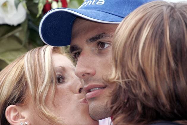 Daniele Bennati (Italien Lampre Caffita) bekommt während der Siegerehrung einen Kuss Radsport Herren Deutschland Tour 2005, Deutschlandtour, ProTour, Straßenradsport, Straße, Rad, Rundfahrt, Vdig Gruppe 6. Etappe: Friedrichshafen - Singen