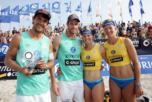 Die Zürich Masters Sieger von Fehmarn, v.li.: Andreas Scheuerpflug mit Doppelpartner Christoph Dieckmann sowie Okka Rau und Stephanie Pohl (alle Deutschland) Beachvolleyball Zürich Masters 2005, Zurich, Zuerich, Beach Gruppe Fehmarn Freude