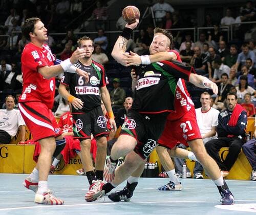 Sigfus Sigurdsson (Magdeburg, 2.v.re.) - Zweikampf Handball 1. BL Herren DEVIL Bundesligacup 2005, Bundesliga Cup, SC Gladiators Magdeburg - HSG Nordhorn 34:28, SCM Gruppe Braunschweig Dynamik, Kampf,