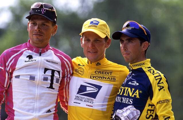 Siegerehrung Tour de France Gesamtwertung 2000: Lance Armstrong (USA US Postal Service, Mitte) gewinnt vor Jan Ullrich (Deutschland Team Telekom, li.) und Joseba Beloki (Spanien Festina) -  Radsport Herren Tour de France 2000, Straßenradsport, Straße, Rad, Vdig Gruppe Paris