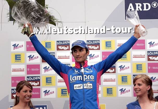 Siegerehrung der 9. Etappe der Deutschlandtour 2005: Etappensieger Daniele Bennati (Italien Lampre Caffita) jubelt Radsport Herren Deutschland Tour 2005, Deutschlandtour, ProTour, Straßenradsport, Straße, Rad, Rundfahrt Einzelbild 9. Etappe : Bad Kreuznach - Bonn Freude,