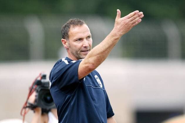 Fußball, Trainerhistorie, TeBe Berlin Trainer Theo Gries (Tennis Borussia) unzufrieden Fußball Herren DFB Pokal 2005 2006, Pokalspiel, Tennis Borussia Berlin, TeBe, Te Be, TB Einzelbild Berlin