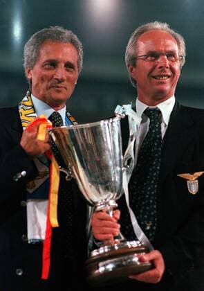 Fußball, Trainerhistorie Lazio Rom von 1997 bis heute Trainer Sven Göran Eriksson (re.) und Klubbesitzer sowie Präsident Sergio Cragnotti (beide Lazio) freuen sich über den Europapokalsieg -  Fußball EC 2 Herren Europapokal der Pokalsieger 1998 1999, Europacup, Lazio Rom Gruppe Birmingham Harmonie, Freude,