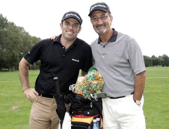 Paul McGinley (li.) und sein Caddie, der Formel 1 Teamchef Eddie Jordan (beide Irland) während des ProAm Turniers im Rahmen der BMW International Open 2005 Golf Herren BMW International Open 2005, PGA European Tour, Golfen Gruppe Golfclub Eichenried Nord München Harmonie Freude