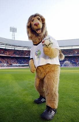 WM Maskottchen Goleo IV mit seinem kleinen Freund Pille, dem sprechenden Ball Fußball WM Herren Vorschau 2005, Weltmeisterschaft 2006 Einzelbild Rotterdam