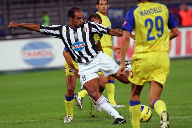 Emerson (Juventus) zieht ab -  Fußball Herren Serie A 2005 2006, 1. Italienische Liga, Juventus Turin - AC Chievo Verona 1:0, Juve, Vdig Einzelbild Turin Dynamik,