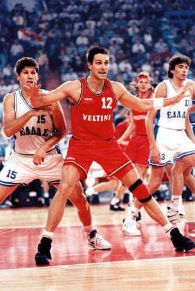 Hansi Gnad (Deutschland, Mitte) gegen Fanis Christodoulou (li.), re. Panagiotis Fassoulas (beide Griechenland) Basketball EM Herren Europameisterschaft 1993, Nationalmannschaft, Nationalteam, Nationaltrikot, Länderspiel Gruppe München Dynamik,