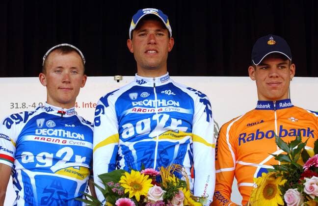 Siegerehrung nach der ersten Etappe der Hessenrundfahrt, v.li.: Alexandre Usov (Weißrußland), Etappensieger Jean Patrick Nazon (Frankreich beide AG2R Prevoyance) und Tom Veelers (Niederlande Rabobank) Radsport Herren Internationale Hessen Rundfahrt 2005, Hessenrundfahrt, Straßenradsport, Straße, Rad Gruppe 1. Etappe: Frankfurt - Klingenberg am Main