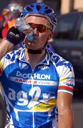 Alexandre Usov (Weißrußland AG2R Prevoyance) trinkt einen Schluck Wasser Radsport Herren Internationale Hessen Rundfahrt 2005, Hessenrundfahrt, Straßenradsport, Straße, Rad Einzelbild 1. Etappe: Frankfurt - Klingenberg am Main