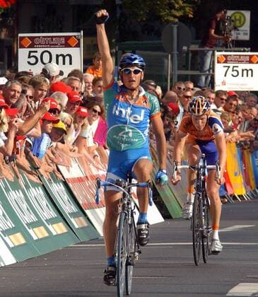 Piotr Wadecki (Polen Intel Action) gewinnt die zweite Etappe der Hessen Rundfahrt 2005 vor Lars Boom (Niederlande Rabobank) Radsport Herren 24. Internationale Hessen Rundfahrt 2005, Hessenrundfahrt, Straßenradsport, Straße, Rad Gruppe 2. Etappe: Klingenberg M. - Fulda Freude,