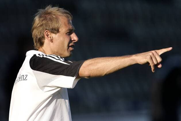 Bundestrainer Jürgen Klinsmann (Deutschland) gibt Anweisungen Fußball Herren Nationalmannschaft 2005, Nationalteam, Training Einzelbild Berlin