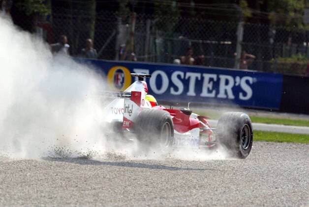 Ralf Schumacher (Deutschland Toyota) landet mit seinem Boliden im Kiesbett Motorsport Grand Prix Herren Großer Preis von Italien 2005, Formel 1 Weltmeisterschaft, F1, F, GP, WM, Vdig Einzelbild Monza