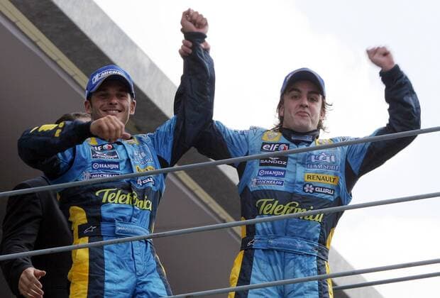 GP von Italien 2005: Fernando Alonso (Spanien, re.) und Giancarlo Fisichella (Italien beide Renault) haben allen Grund zu Jubel, auch wenn sie nur die Plätze zwei und drei belegen Motorsport Grand Prix Herren Großer Preis von Italien 2005, Formel 1 Weltmeisterschaft, F1, F, GP, WM Gruppe Monza Freude, Begeisterung,