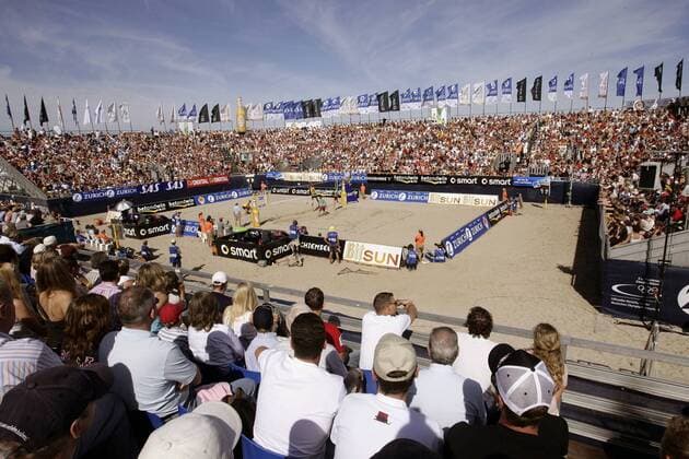 Der Centre Court der Beachvolleyballanlage am Timmendorfer Strand - Austragungsort der Deutschen Meisterschaft 2005 Beachvolleyball LM Herren Deutsche Meisterschaft 2005, Landesmeisterschaft, DM, Zürich, Zurich, Zuerich, Beach Totale Timmendorfer Strand Timmendorf