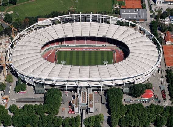 Luftaufnahme des Gottlieb Daimler Stadions in Stuttgart - Spielstätte der FIFA Weltmeisterschaft 2006 in Deutschland Fußball 1. BL Herren Vorschau 2005, Weltmeisterschaft 2006, , VfB Stuttgart, Totale Gottlieb Daimler Stadion Stuttgart WM