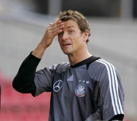 Torwart Jens Lehmann (Deutschland) überrascht Fußball Herren Nationalmannschaft 2005, Training, Nationalmannschaft, Nationalteam, Einzelbild Bremen Nachdenklichkeit, Skepsis