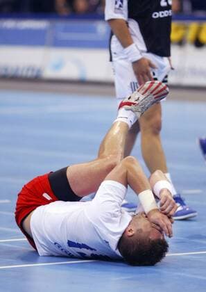 Guillaume Gille (Hamburg) verletzt am Boden Handball 1. BL Herren Saison 2005 2006, HSV Hamburg, Einzelbild Hamburg