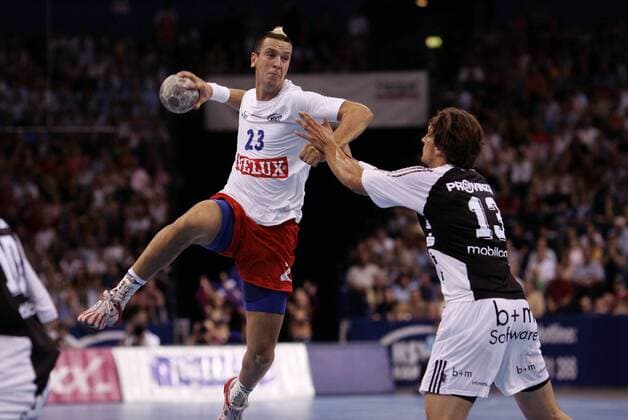 Pascal Hens (HSV) - Sprungwurf, re. Marcus Ahlm (Kiel) Handball 1. BL Herren Saison 2005 2006, HSV Hamburg - THW Kiel 20:23 Gruppe Hamburg Dynamik,
