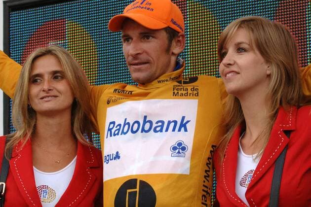 Gesamtführender Denis Menchov (Rußland Rabobank) bei der Siegerehrung -  Radsport Herren Vuelta a Espana 2005, Spanienrundfahrt, Straßenradsport, Straße, Rad, ProTour Gruppe 11. Etappe: Andorra - Aramon Cerler Freude,