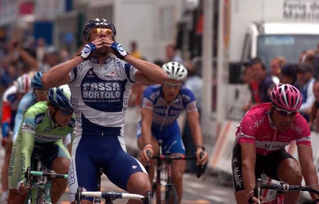 Alessandro Petacchi (Italien Fassa Bortolo, li.) gewinnt die 12. Etappe der Vuelta 2005, Erik Zabel (Deutschland T Mobile) wird Zweiter -  Radsport Herren Vuelta a Espana 2005, Spanienrundfahrt, ProTour, Straßenradsport, Straße, Rad Gruppe 12. Etappe: Logrono - Burgos Freude,